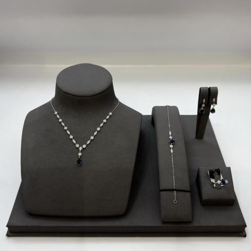 طقم ذهب ابيض تصميم الألماس عيار 18 الوزن 7.5