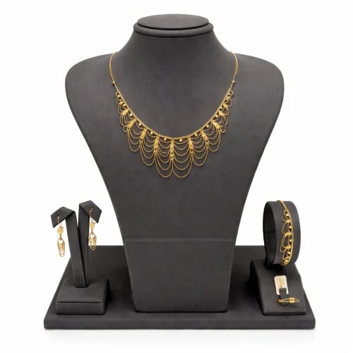 Bahraini gold set 21 karat weight 15.11 grams with luxurious graduated chain design