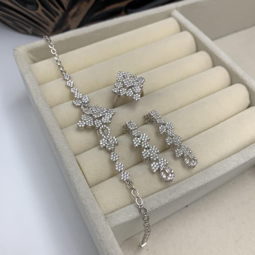 طقم شبكه ذهب تصميم الألماس عيار 18 الوزن 59