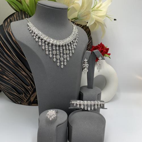 طقم شبكه ذهب تصميم الألماس عيار 18 الوزن 42.6