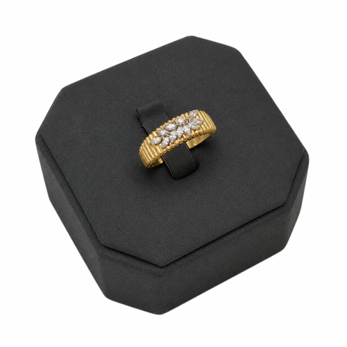 Italian ring 18 karat diamond design