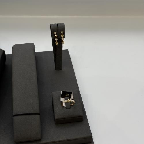 طقم ناعم تصميم الألماس عيار 18 الوزن 4.7