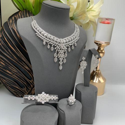 طقم شبكه ذهب تصميم الألماس عيار 18الوزن 47.9