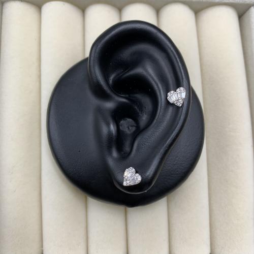 حلق ذهب ابيض تصميم الألماس عيار 18