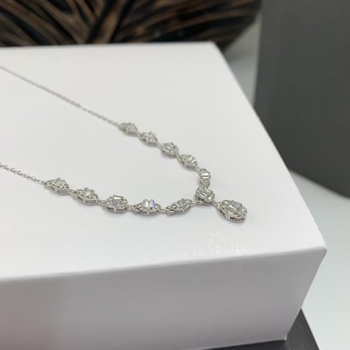 طقم ناعم تصميم الألماس عيار 18 الوزن 5.7