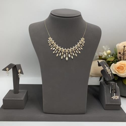 طقم شبكه تصميم الألماس مكس اللون الذهب عيار 18 الو...