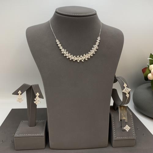 طقم شبكه ذهب ابيض تصميم الألماس عيار 18 الوزن 12.8