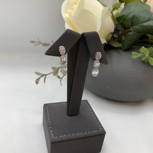 نص طقم ذهب ابيض تصميم الألماس عيار 18 الوزن 11.9