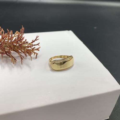 خاتم إيطالي ذهب اصفر تصميم الماس عيار 18 الوزن 3.1...