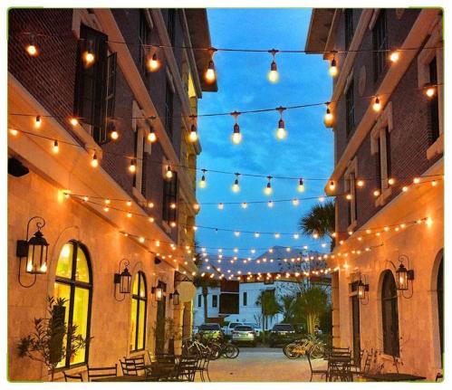 A lighting cord with a length of 50 meters and 50 outlets