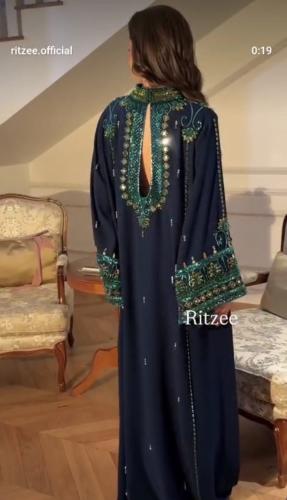 جلابية مطرزة