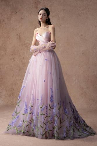 A dreamy evening dress in pink lavender color
