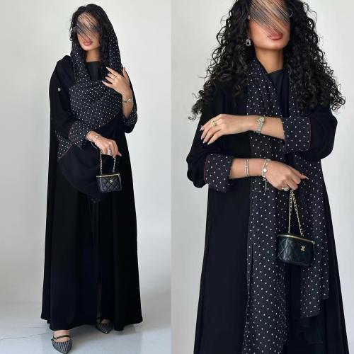 عباية منقطه تصميم أنيق يناسب جميع الأذواق .