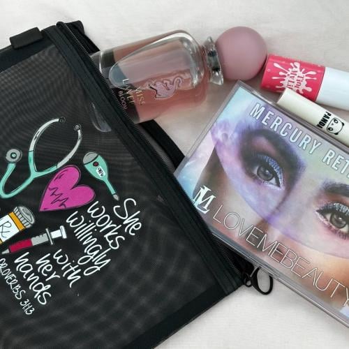 حقيبة مستحضرات تجميلية بطابع طبي