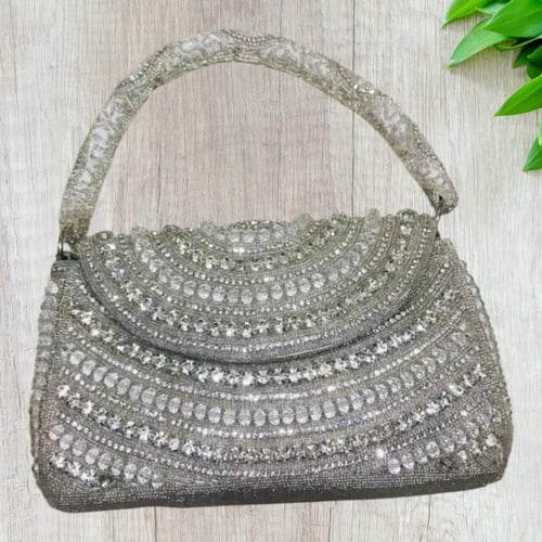 حقيبة سهره مطرزة بالخرز والكريستال