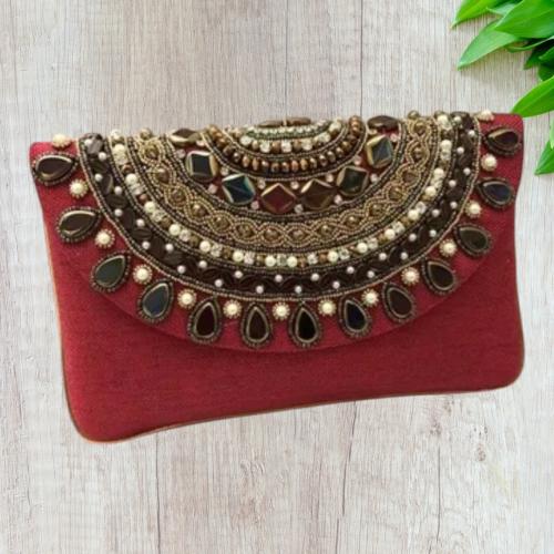 شنطة سهره من القماش مرصعه بالاحجار الملونه