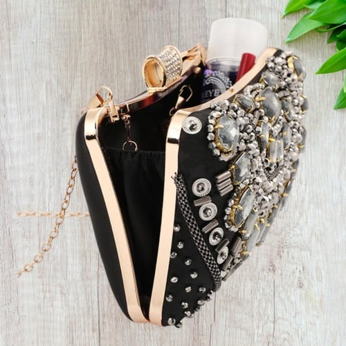 شنطة سوداء مطرزه بحبات الخرز والكريستال