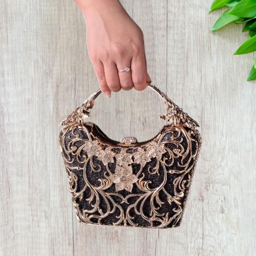 حقيقة معدنية مفرغة ومبطنة بالقماش اللامع