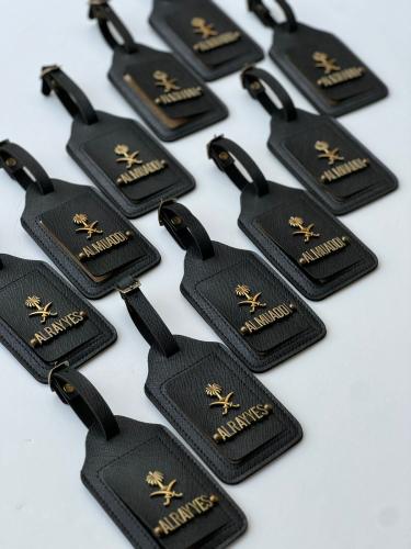 تاق لشنط السفر ( اسم + سيفين ونخلة)