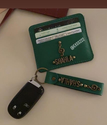 محفظة بطاقات +ميدالية ( اسم +شعار )