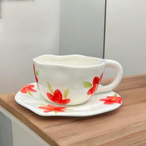 كوب كلاسيكي مع صحن سيراميك