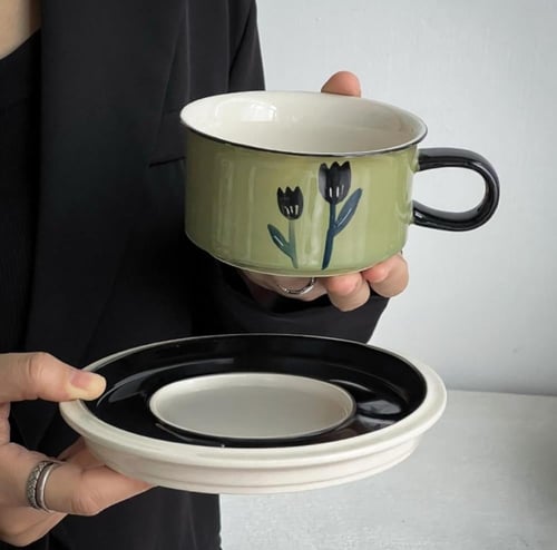 كوب كلاسيكي مع صحن سيراميك