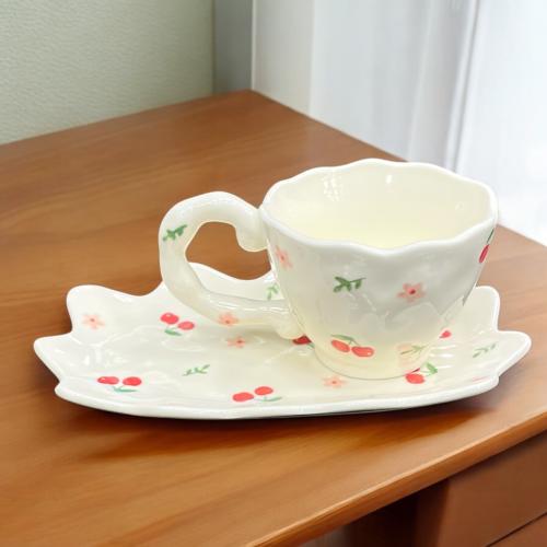 كوب كلاسيكي مع صحن سيراميك