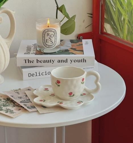 كوب كلاسيكي مع صحن سيراميك