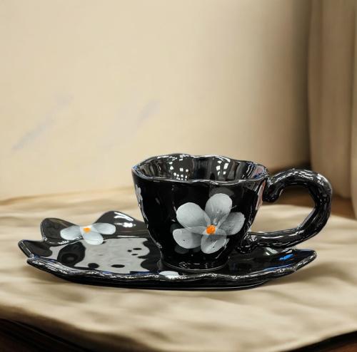 كوب كلاسيكي مع صحن سيراميك