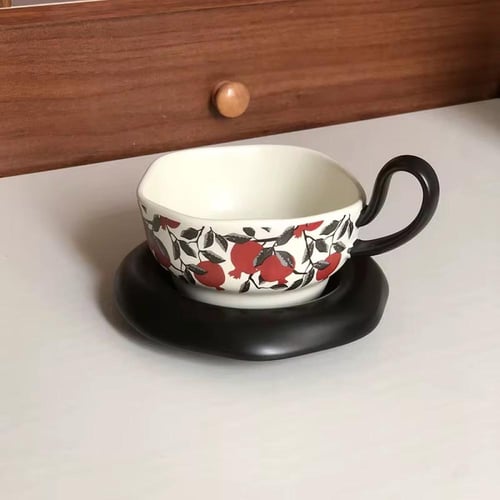 كوب كلاسيكي مع صحن سيراميك