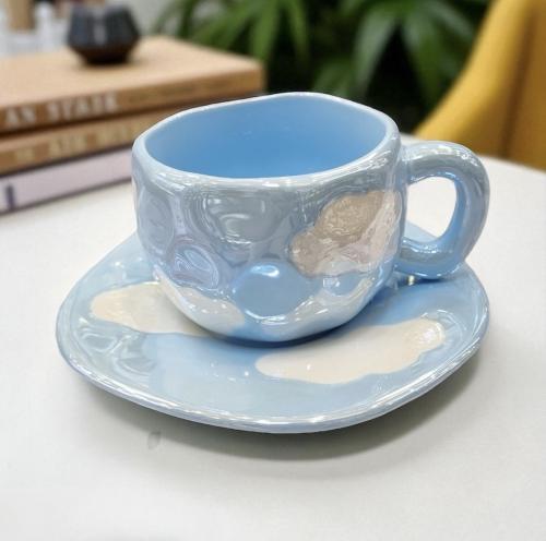 كوب كلاسيكي مع صحن سيراميك