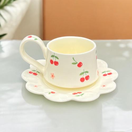 كوب كلاسيكي مع صحن سيراميك