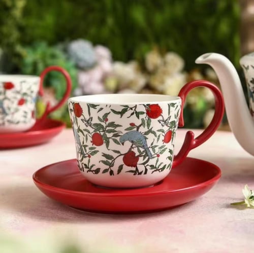 كوب كلاسيكي مع صحن سيراميك