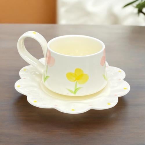 كوب كلاسيكي مع صحن سيراميك