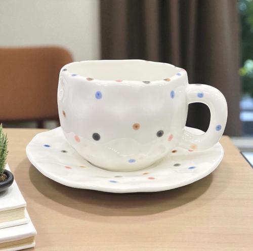 كوب كلاسيكي مع صحن سيراميك