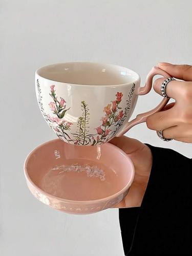 كوب كلاسيكي مع صحن سيراميك