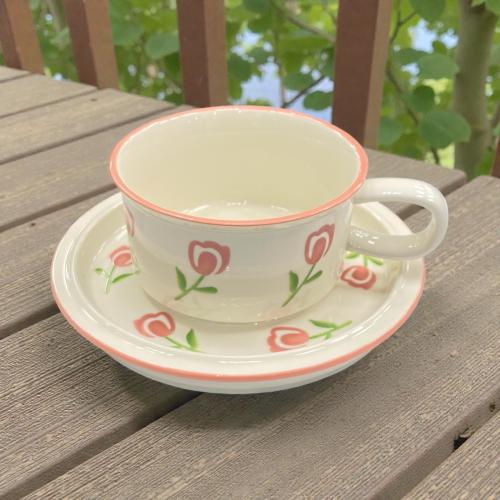 كوب كلاسيكي مع صحن سيراميك