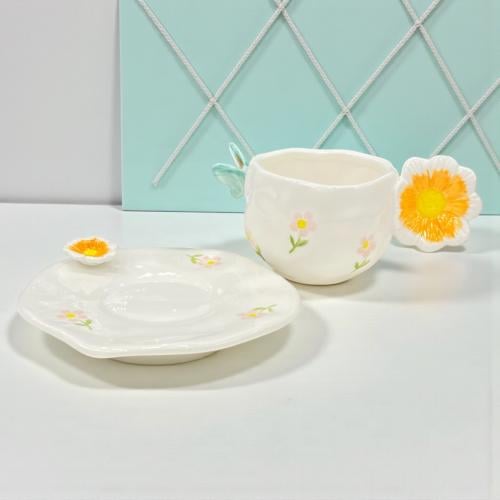 كوب كلاسيكي مع صحن سيراميك