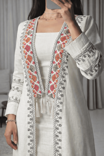 جلابية نسائية مطرزة فاخرة بتصميم أنيق