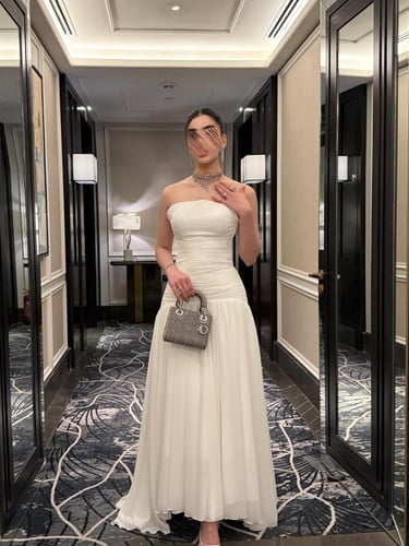 فستان سهرة سكري أنيق بدون أكتاف