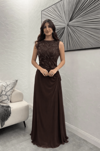 فستان نسائي بني بتطريز يدوي جذاب