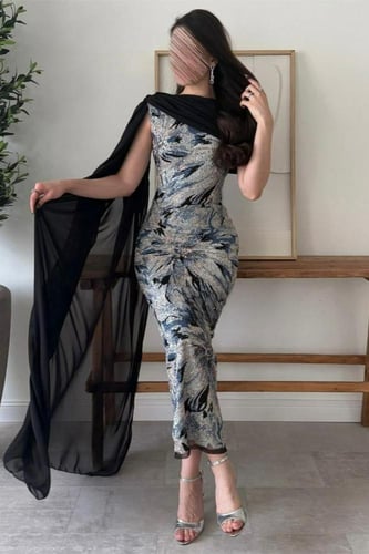 فستان سهرة فخم مطرز مع شال جانبي أنيق