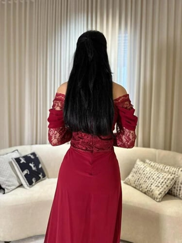 فستان سهرة عنابي بدانتيل أنيق