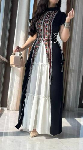 جلابية نسائية سوداء فاخرة بتطريز تراثي أنيق