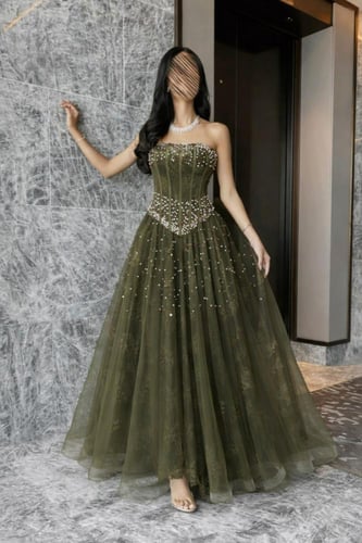 فستان سهرة زيتي فاخر بقصة كورسيه وتطريز فخم