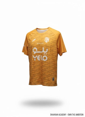 اطقم اللاعبين لون اصفر مع الشورت