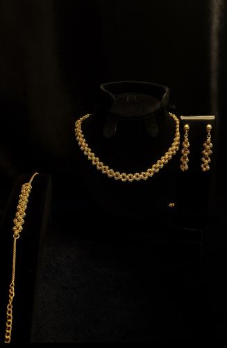 طقم اكسسوار ذهبي
