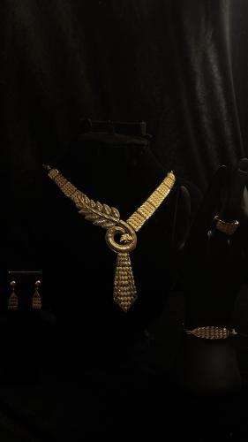 طقم اكسسوار ذهبي