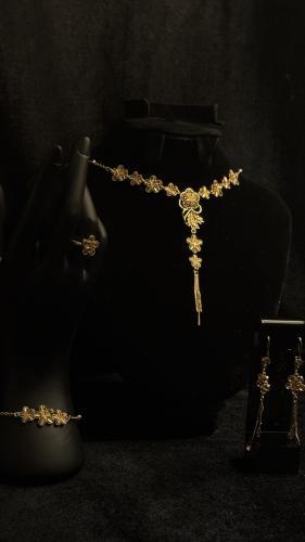 طقم اكسسوار ذهبي