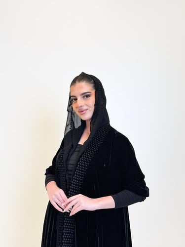 عباية نص كلوش مخمل